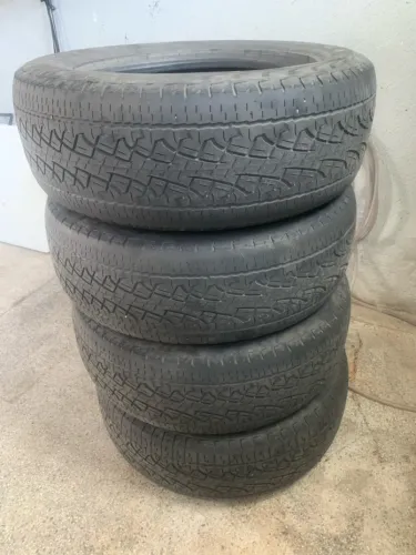  4 Pneus PIRELLI 265/60 aro 18 usados