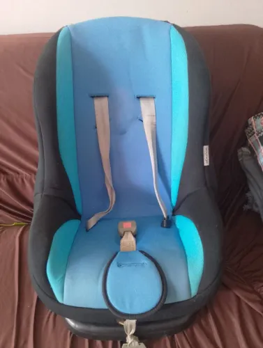 Cadeirinha automotiva infantil cinto incompleto