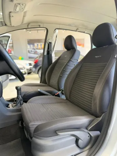 Volkswagen Crossfox 1.6 MI Total Flex 8V 5P 2012