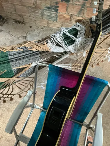 Violão usado em boas condições