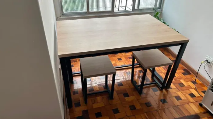 Conjunto Concept Mesa 135x90cm 1 Banco 2 Lugares 120cm e 2 Banquetas CabeCasa
