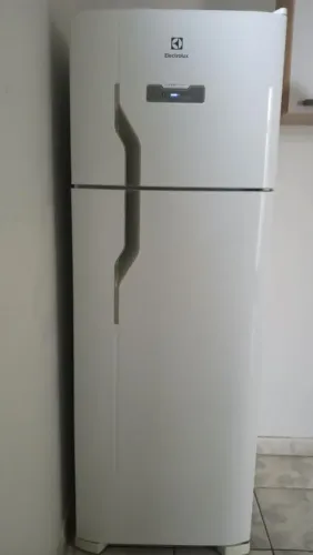 Vendo geladeira fross free Eletrolux sem nenhum defeito