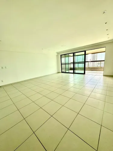 Imóvel para aluguel possui 204 metros quadrados com 4 quartos em Monteiro - Recife - PE