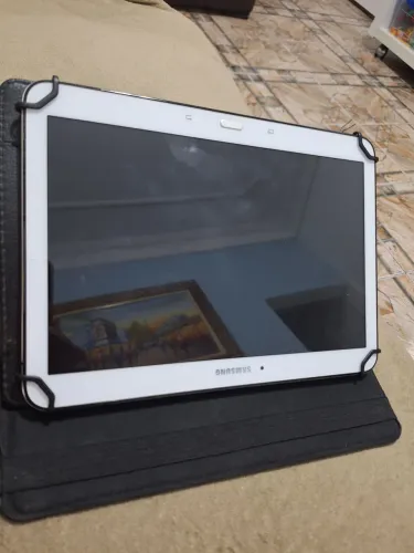 Tablet Samsung 10 polegadas modelo SM T530 com defeito