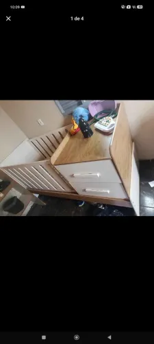 Vendo berço em ótimo estado com dóis colchões com duas gavetas com rodinhas no pé