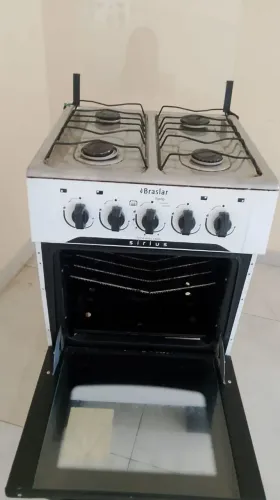 Fogão em perfeito estado.