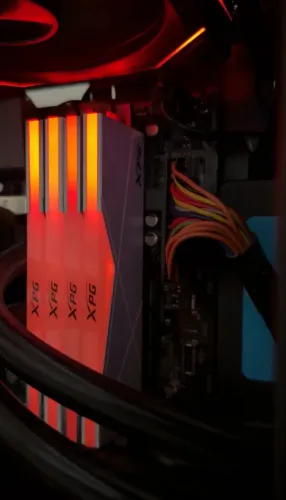 4x8GB Memórias RAM | 3200MT/s