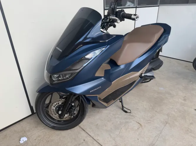 Pcx 2023 apenas 9 mil km , ABS Manual só transferir quilometragem baixa , moto zera