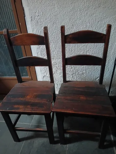 Cadeiras em madeira maciça