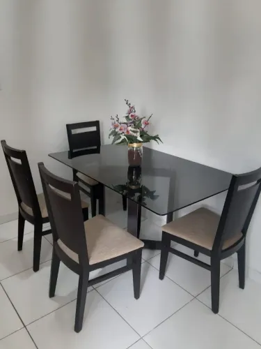 Linda Mesa de Jantar com 4 Cadeiras