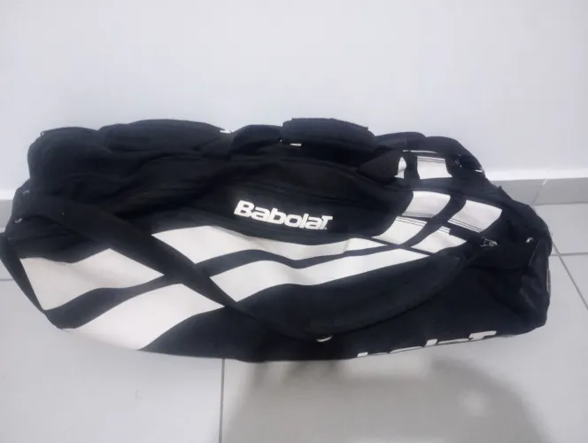 Bolsa raqueteira BABOLAT, 5 compartimentos com zíper, 4 alças, reforçada