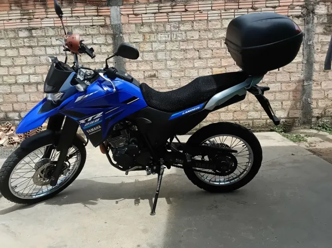 Moto Lander 250 cilindradas