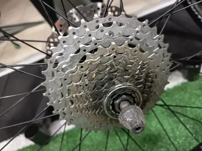 Rodas Aro 29 completas, com cassete de 10v shimnano, penu kenda e 700/28 e discos de freio