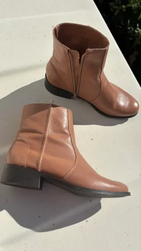 Bota Satinato tamanho 35