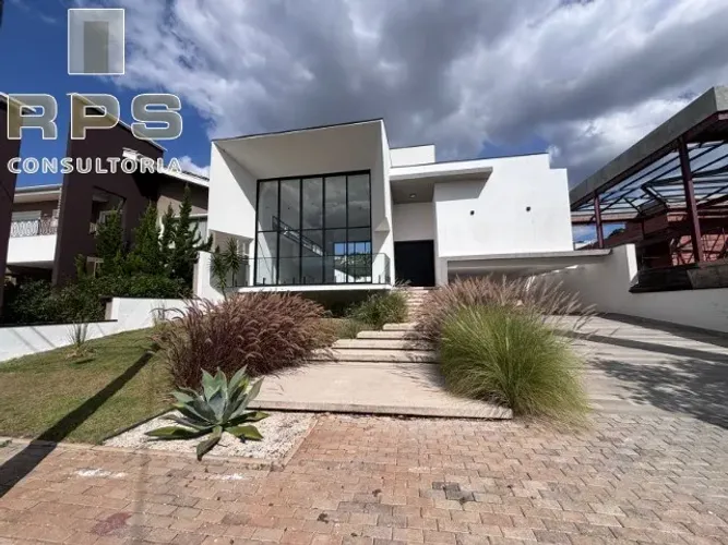 Casa com 4 quartos sendo 4 suítes 4 vagas no condomínio Equilibrium