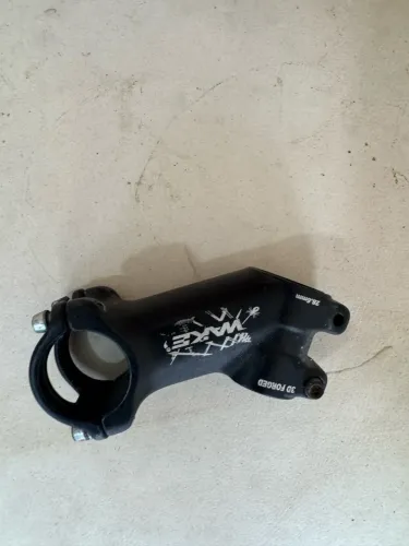 mesa de guidão para bicicleta da marca Wake, modelo 3D Forged.