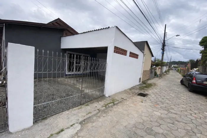 Alugo casa na Tapera 