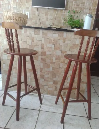 Banquetas em Madeira Maciça