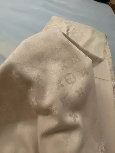 Lenço echarpe bege grande primeira linha italiana Louis Vuitton 