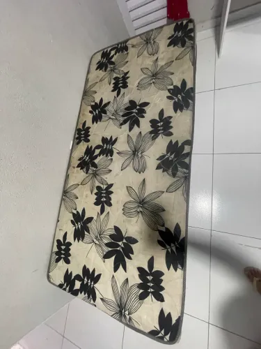 Vendo cama de solteiro