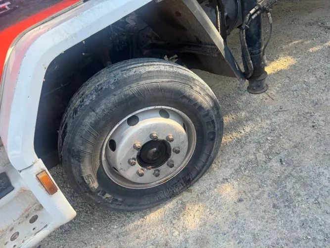 Caminhão Ford Cargo 1317
