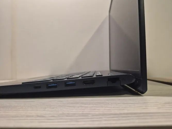 [VENDA] VAIO FE16 (16" WUXGA IPS / Ryzen 7 5825U / 32GB RAM / 512GB SSD)