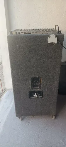 Caixa som amplificada