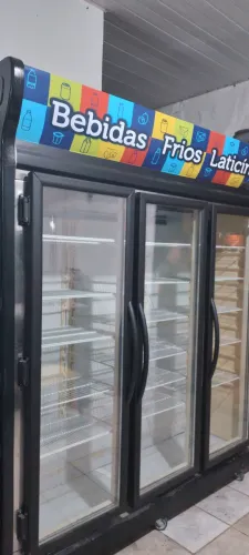 Expositor para bebidas. . 10 X no cartão sem juros.