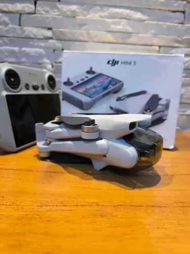 Drone DJI Mini 3 RC de Tela 8 Ciclos Com leve trincado