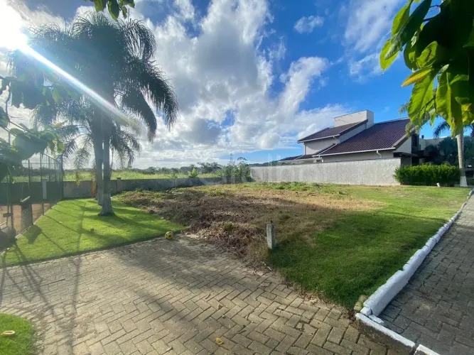 Terreno de de 874m² no Centro