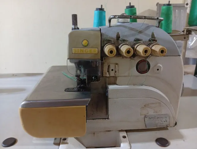 Máquina de costura Interlock 