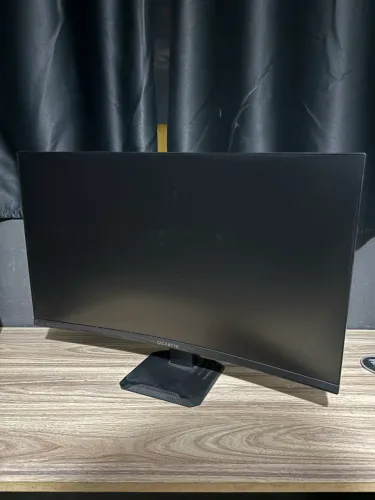 Monitor gigabyte 27 polegadas 180hz Curvo