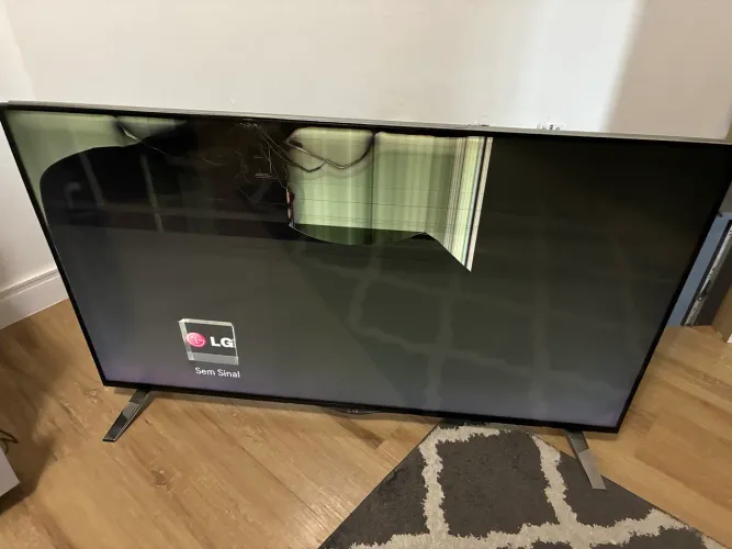 TV LG 49UB8300 49" 4K UHD - Tela Danificada - Para Peças ou Conserto