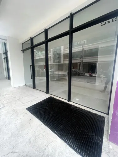 Sala Comercial Nova com 90m² em Área Nobre de Balneário Camboriú