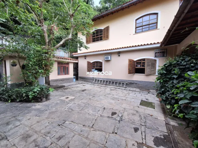 FREGUESIA Casa duplex Condomínio Eldorado 2 salões, 5 quartos, 1 suite 5 banheiros piscina