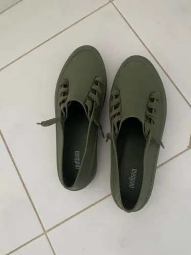 Sapato Melissa verde militar