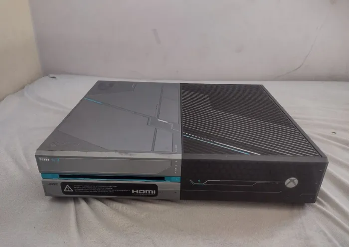 Xbox onde edição limitada, ótimo console, só pegar e jogar.