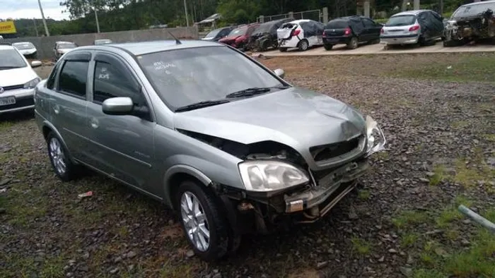 Corsa sedan 1.4 flex 2006 vendido em peças