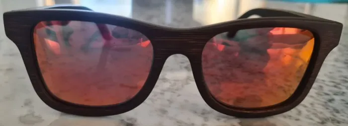 Óculos de madeira estilo Wayfarer