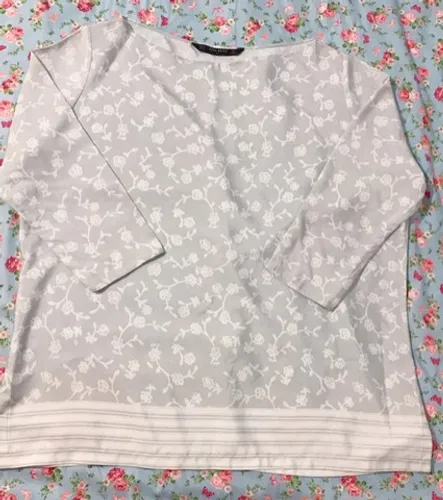 Blusa floral nova