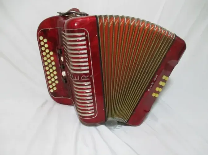 Acordeon HOHNER 30/8 baixos Club III M  3° e 4° de voz Gaita ponto de botão 