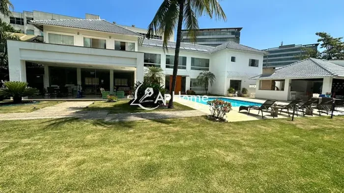 Mansão no centro da Barra da Tijuca, 699 m² de área construida !!