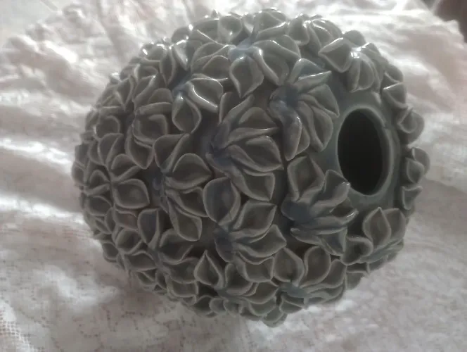 Vaso Decorativo em Cerâmica com Design Floral