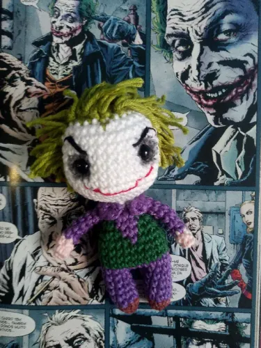 Coringa boneco em crochê amigurumi