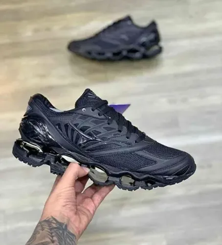 ? Mizuno pro LS Black ?