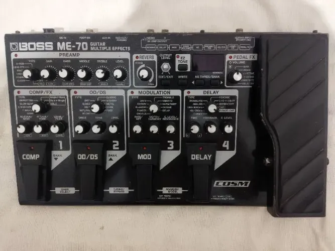 Pedaleira de guitarra boss ME-70