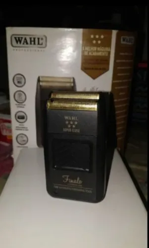 Máquina de corta cabelo. Shaver