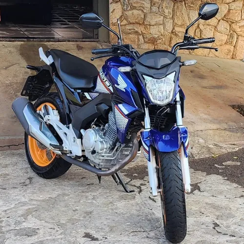 Moto muito nova ,sem detalhes praticamente.... E ver e levar !!