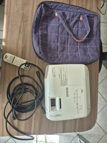 Projetor Epson PowerLite S27 - Completo e em Excelente Estado