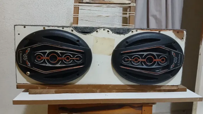 Caixa de som automotivo 